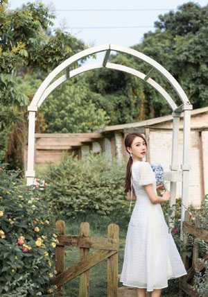 无毛超嫩白虎_手机迅雷在线手机观看